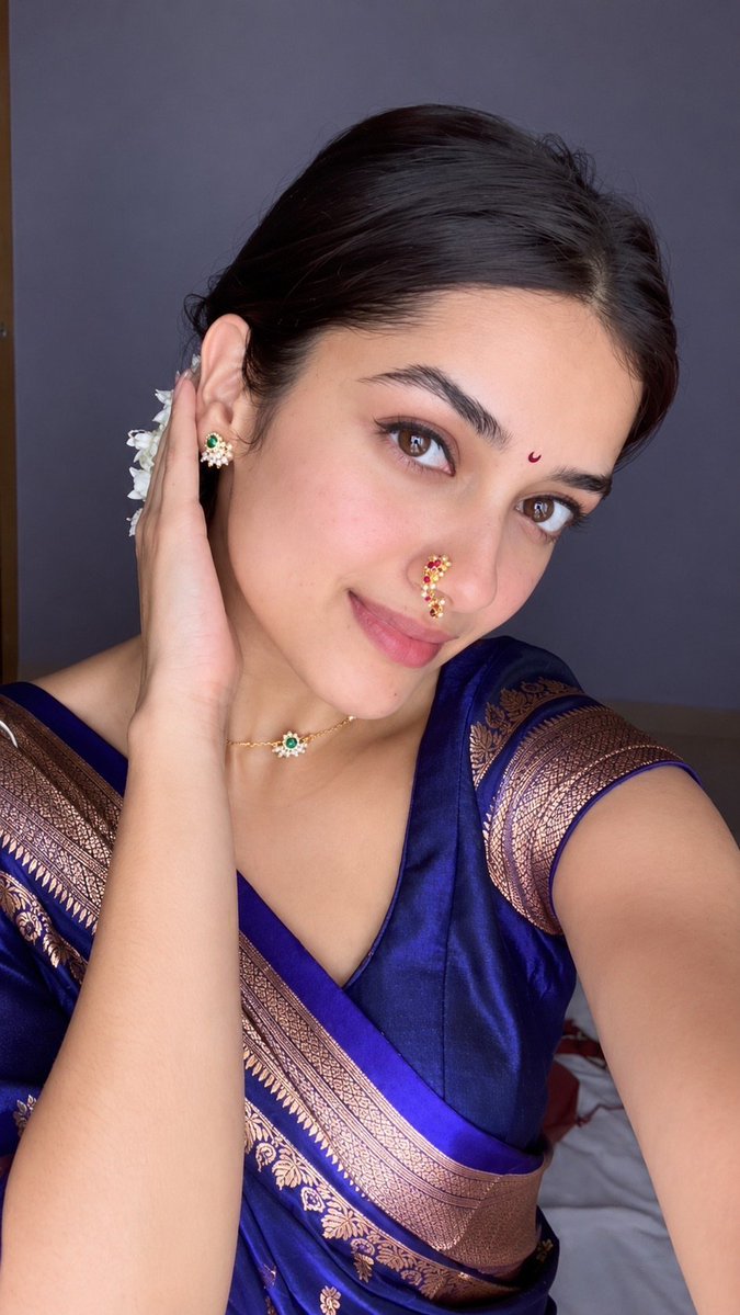 BhaagiiF's tweet photo. Good morning ,happy weekend friends 🤗 https://t.co/SLpn0QFgsr