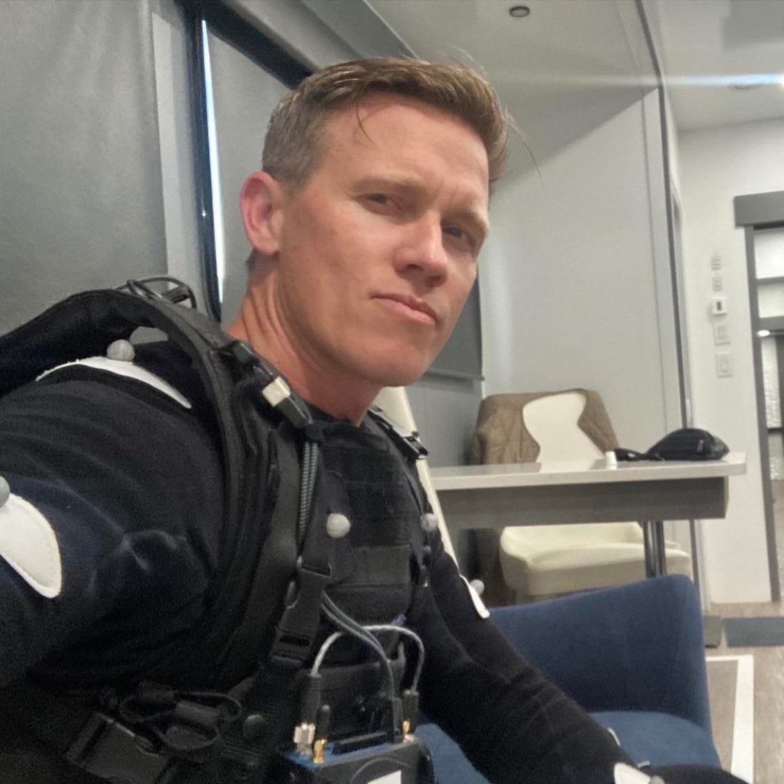 ForwardLeaks's tweet photo. 🎥 Warren Kole, the voice actor and likeness of Phillip Graves in Call of Duty: Modern Warfare, is officially listed as a member of the cast for CALL OF DUTY: MODERN WARFARE 4

[via IMDB] https://t.co/LpGi9J4Ng5