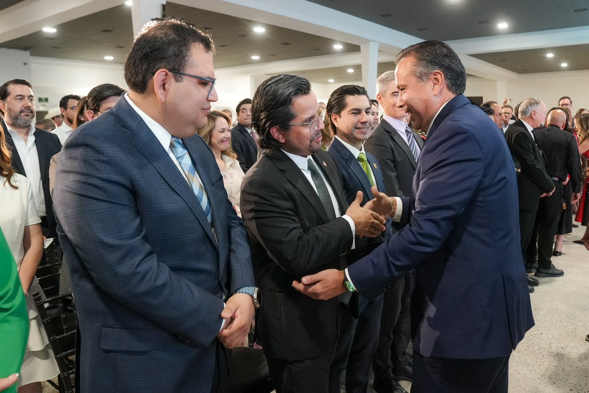 tonoastiazaran's tweet photo. Gracias por acompañarnos en la presentación de nuestro #SegundoInformeDeResultados. 🙌🏼

Fue un gusto recibir a Drew Hoster, Cónsul General de Estados Unidos en Hermosillo; Roberto Carlos Hernández Cordero, secretario de Hacienda del Gobierno de Sonora, en representación del gobernador Alfonso Durazo; Mons. Ruy Rendón Leal, Arzobispo de Hermosillo; y al Padre Yaco.

#EnLaHAvanzamosJuntos