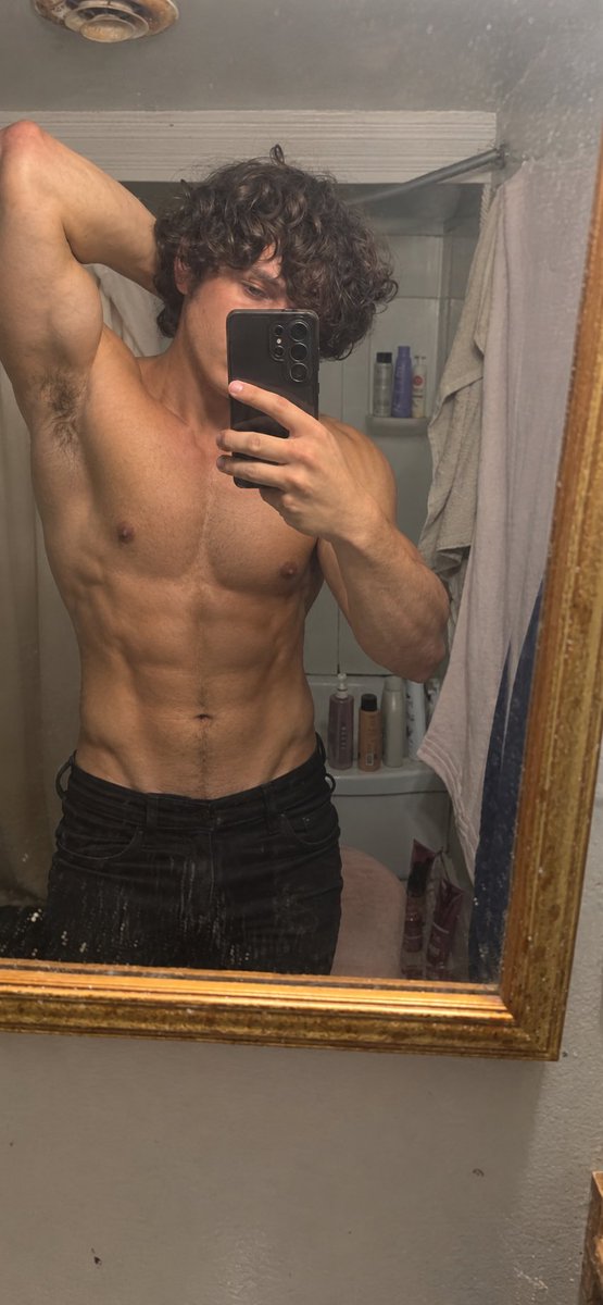 MasterRodricum's tweet photo. I will drain your bank account as you take in my body and I step on your face https://t.co/cWOTWM2GS5