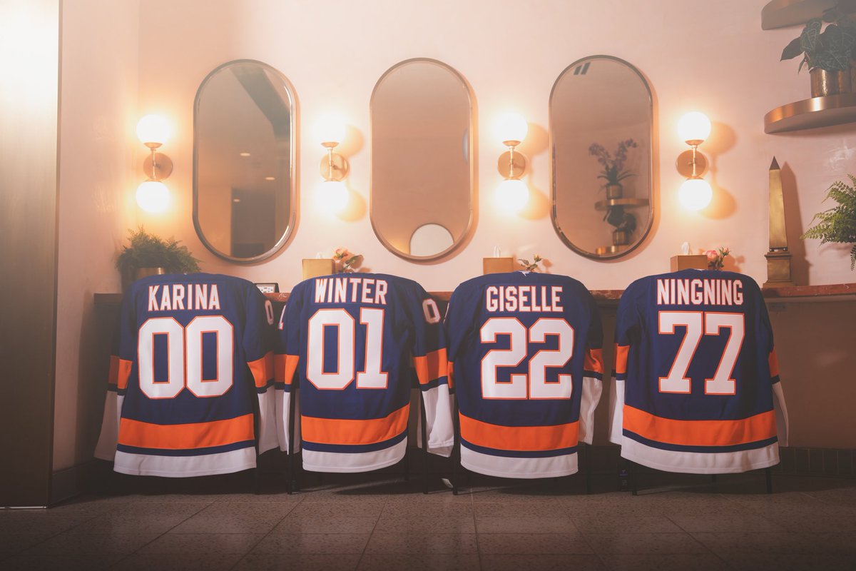 UBSArena's tweet photo. Tonight’s starting lineup 💕🏒

#aespa_SYNK_COMPLaeXITY
#SYNK_COMPLaeXITYinNewYork #aespa #에스파 https://t.co/qS2LaGbIFd
