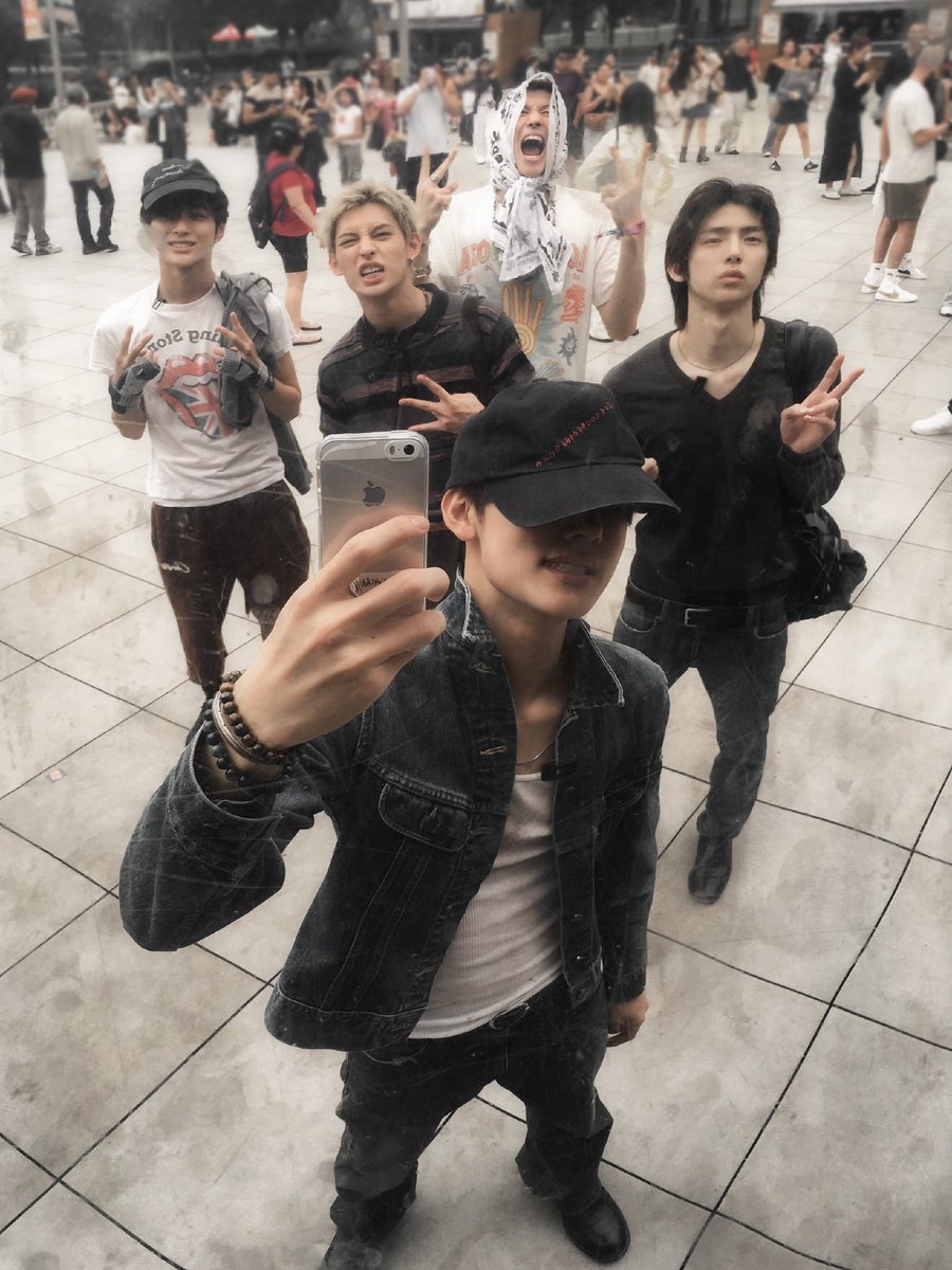 Keohhno's tweet photo. Teenagè dump greetings, happy weekend! https://t.co/Rbx0wMpzLi