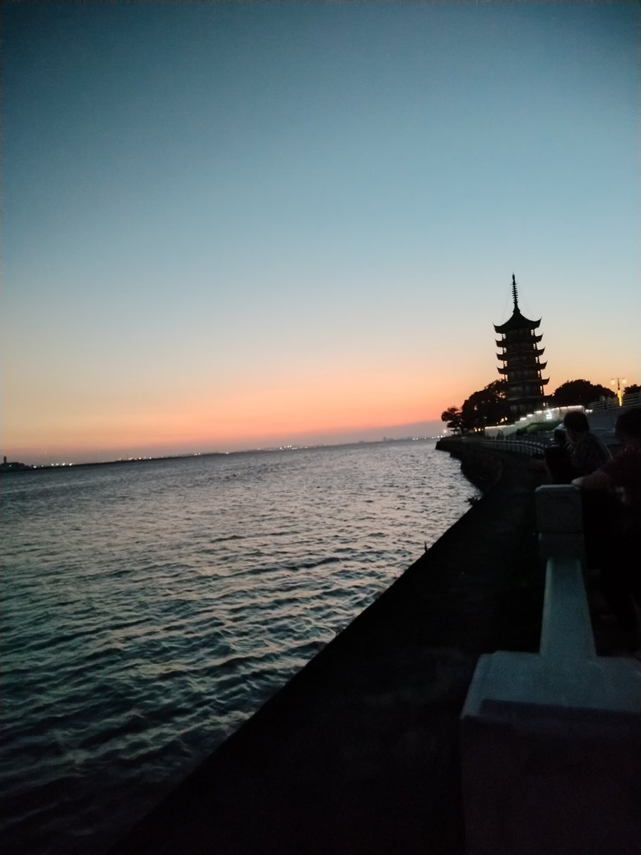 abdullah1987112's tweet photo. 周末社区草坪市集来啦！手作好物、新鲜果蔬、亲子游戏齐上阵，带娃逛gai淘宝贝，享受悠闲邻里时光～ https://t.co/DRk5KeeqkQ
