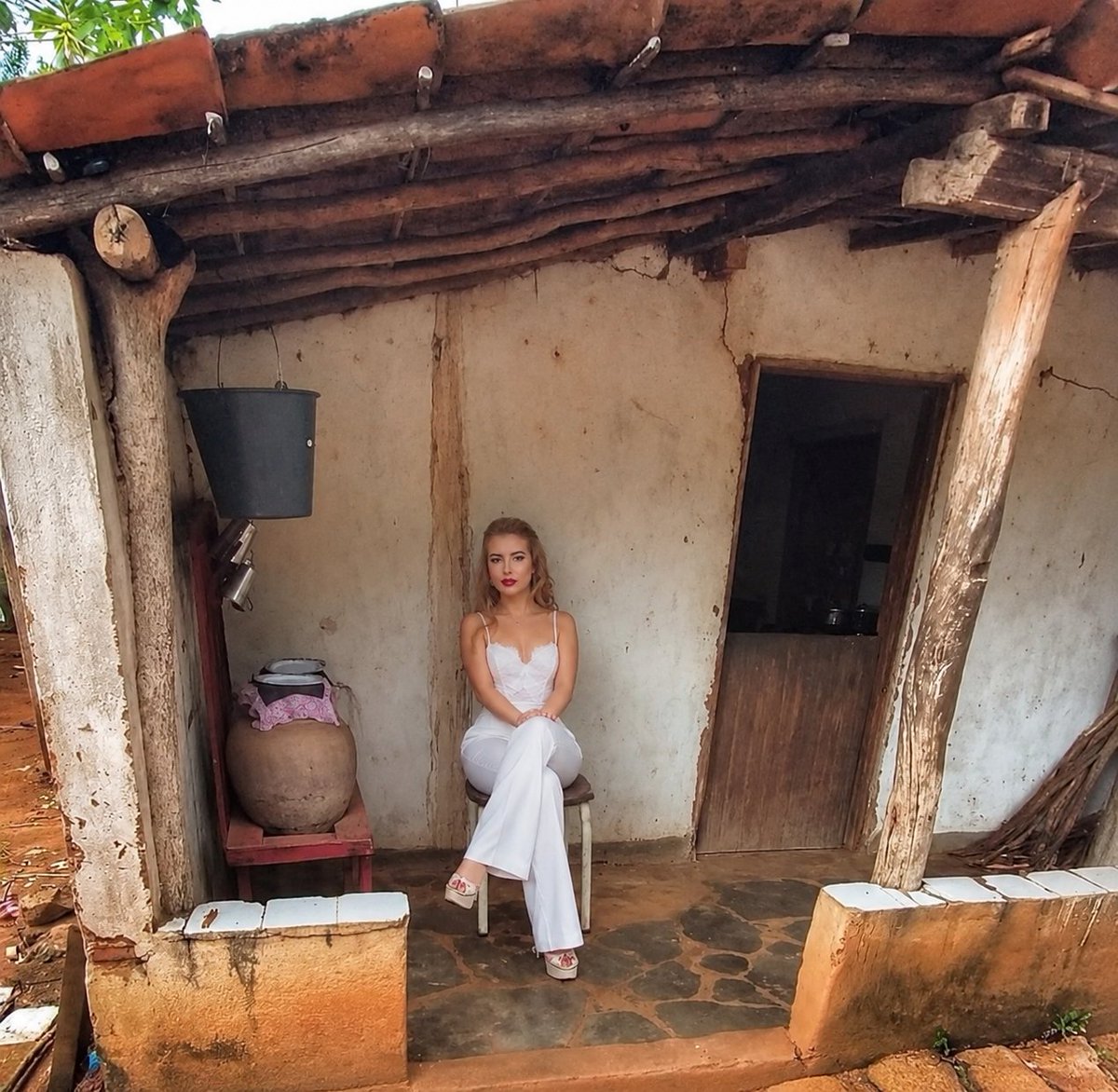 us_connie's tweet photo. Be honest… 

If your girlfriend lived here, would you still take her on a date? https://t.co/cnozD3YkOv