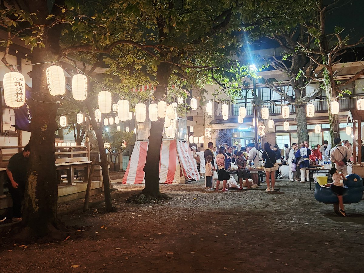 masako0327's tweet photo. 立石七丁目公園盆踊り🏮

葛飾区内の会場を中心に参加されているラーと乾杯🍻！

「南中ソーランでお子さんたちに😄」と町会の方がかけたのはソーラン節😂
曲かけっ放しなので、踊りがわかるお一人のおかげで最後まで踊れましたありがとう‼️

近所の諏訪神社で大祭打ち上げ🏮
🍺ご馳走様でした！ https://t.co/kTNR4X7TJt