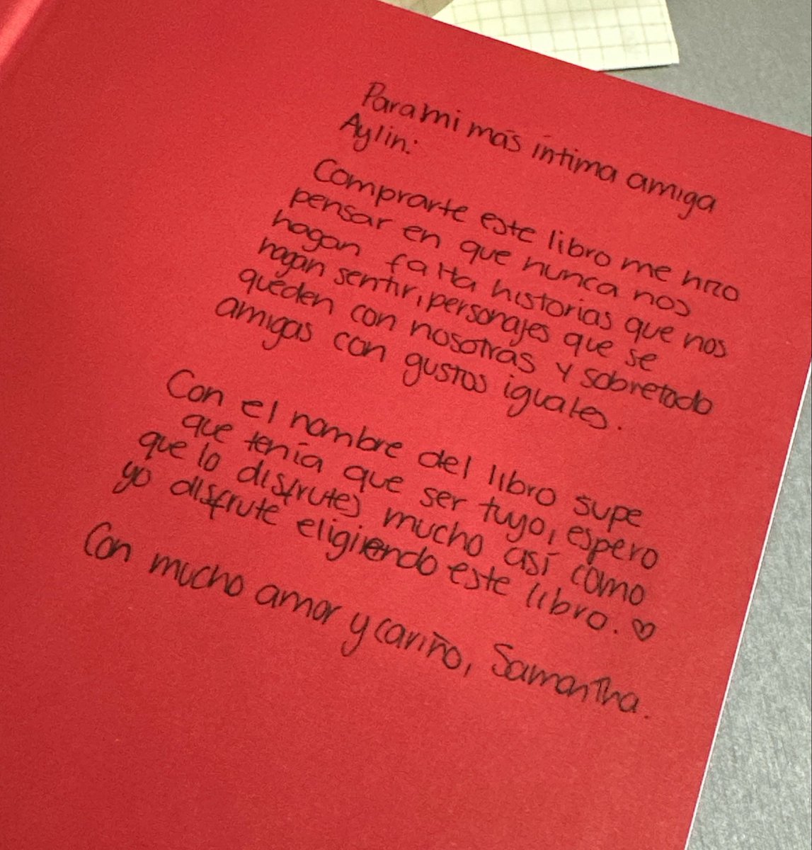 conandae's tweet photo. sam me regaló un libro, yo quiero mucho a sam 🤍 https://t.co/yCiXlc4WET