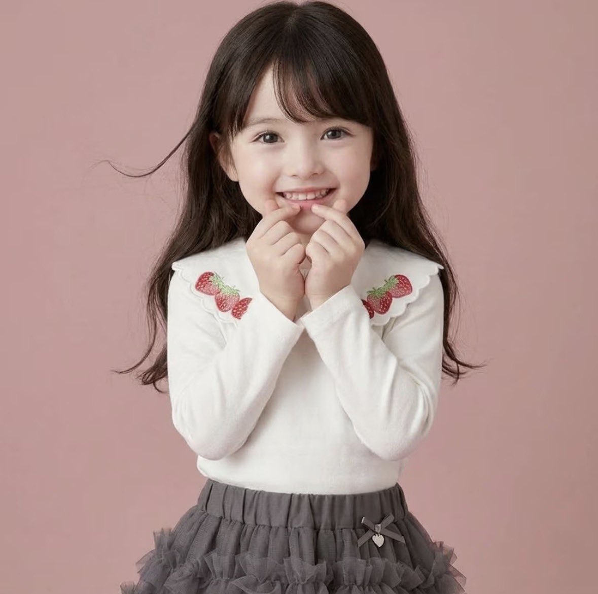 chetaro_chan's tweet photo. ナルミヤオンライン見てたらAI級のかわい子ちゃん出てきてたまげた〜
ほぼAIだよね！？
服かわいいが、ついお顔に目が行ってしまう��🍓 https://t.co/IDlCTwl4cx