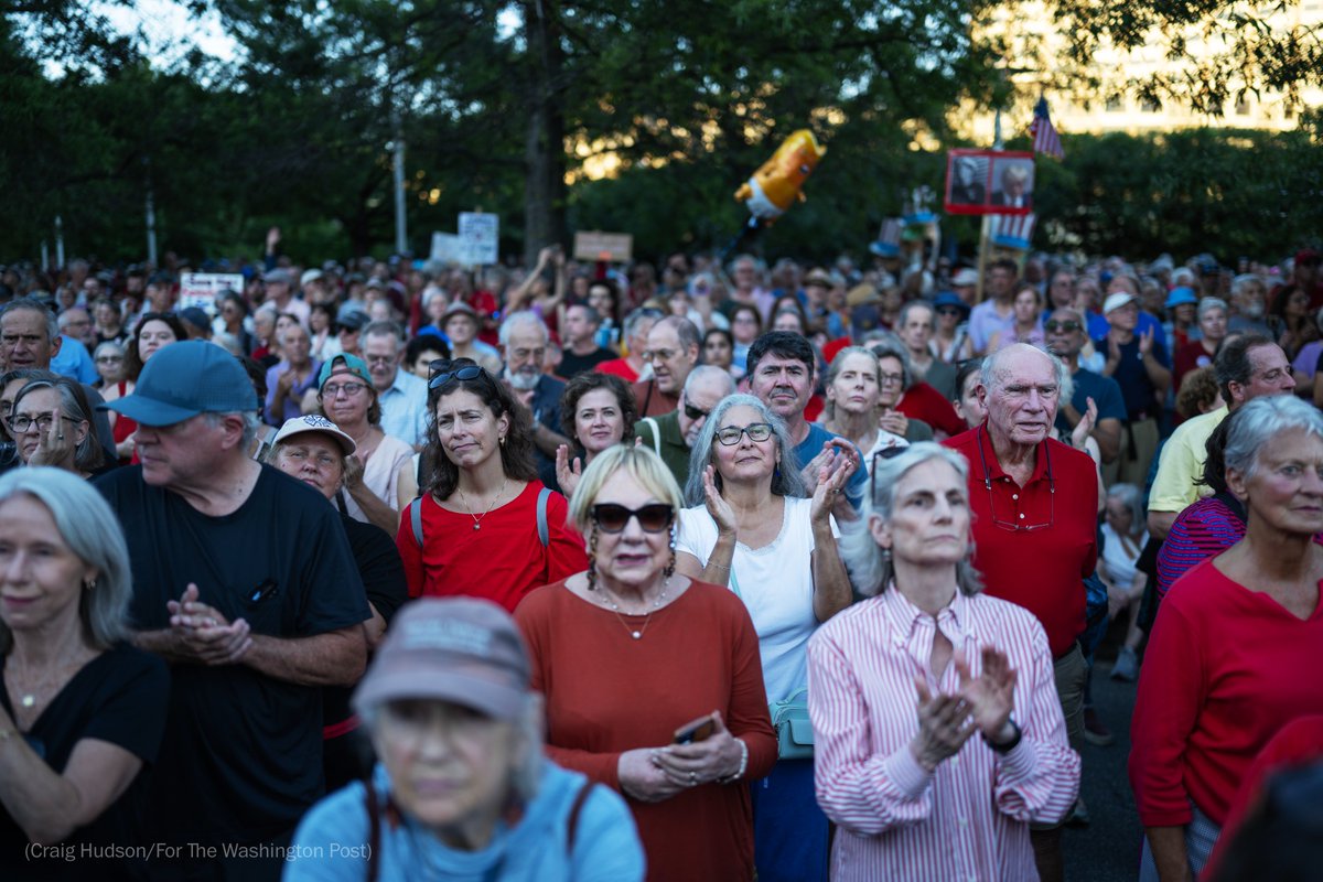 washingtonpost's tweet photo. Thousands of Kennedy Center supporters gathered Friday in protest of President Trump’s takeover and closure of the building, surrounding as much of the performing arts venue as they could, linking arms and chanting, “Hands off! Hands off!” https://t.co/Mlk2etKBXi https://t.co/ThJs7Rha9J