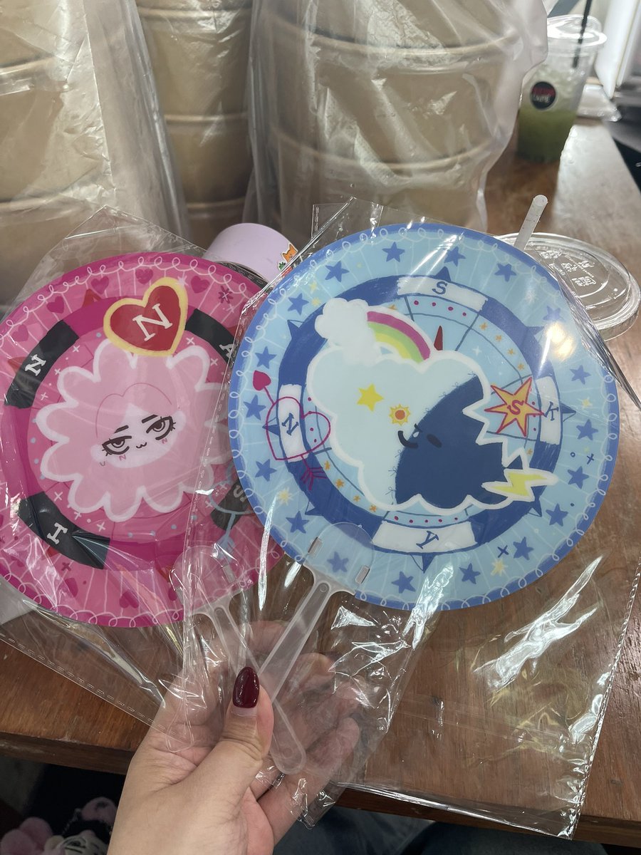 summerr3003's tweet photo. แจก~ Give away ⛅️🌸

📌 เราอยู่ในร้านกาแฟหน้า thunder dome นะคะ

#SkyNaniSToTheNFancon
#SkyNaniSToTheNFanconD1 https://t.co/CME7vxz9Sf