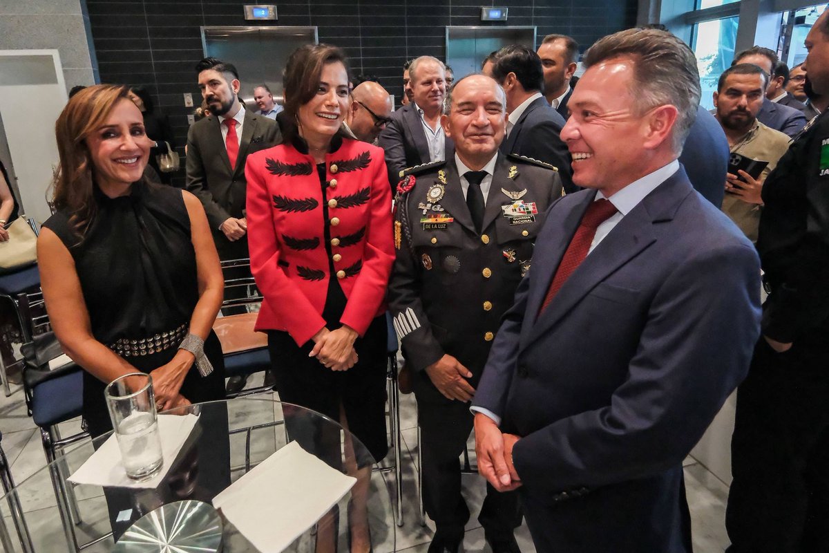 VeroDelgadilloG's tweet photo. Tuve el gusto de asistir a la ceremonia de bienvenida a la nueva Cónsul General de Estados Unidos en Guadalajara, Elizabeth Hoffman Franolich. 

El mayor de los éxitos a la nueva Cónsul en esta importante responsabilidad, cuente conmigo y con Guadalajara para seguir tendiendo puentes de entendimiento que nos permitan hacer equipo en los temas que nos son comunes. ¡Bienvenida!