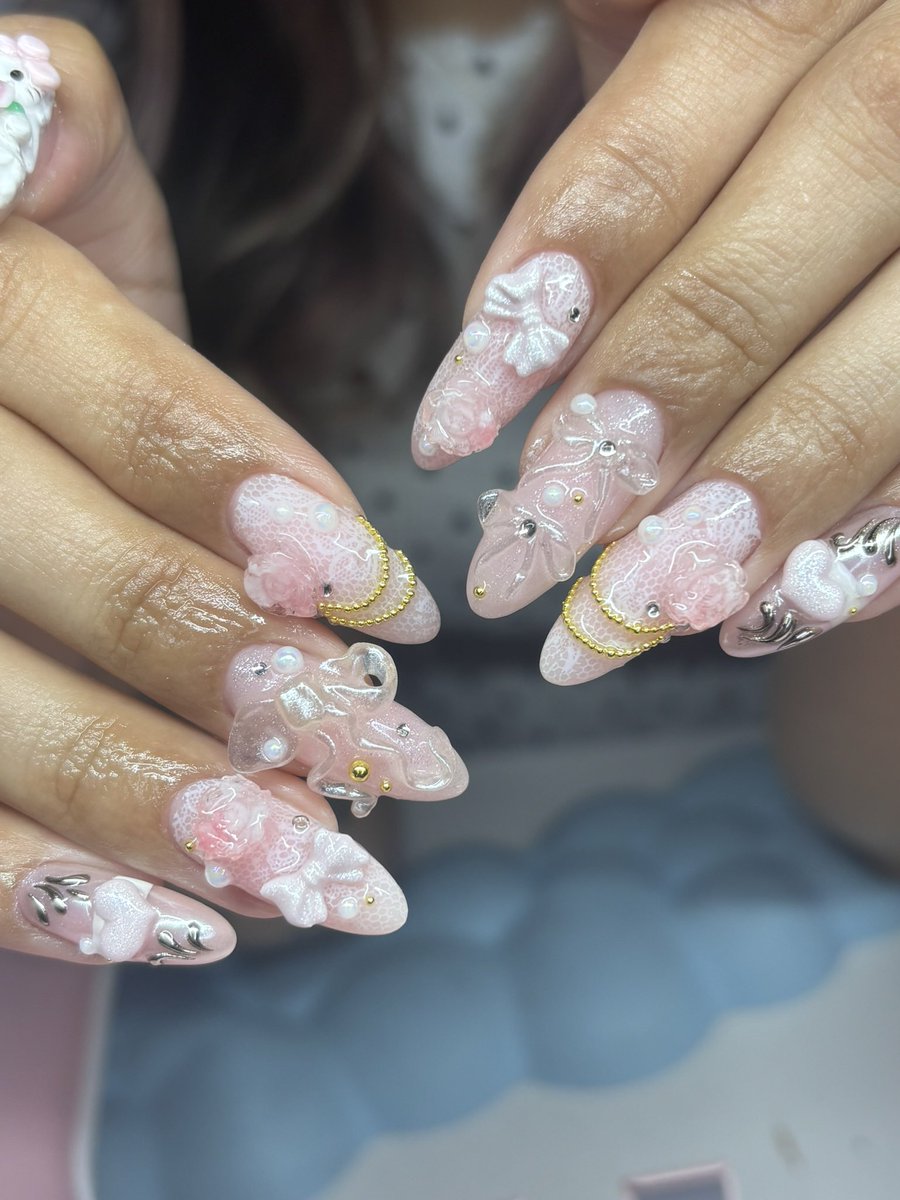 nanasheart_'s tweet photo. Omg speaking of y’all missed out on my wedding nails 😭🤍 https://t.co/584YRU4bP6