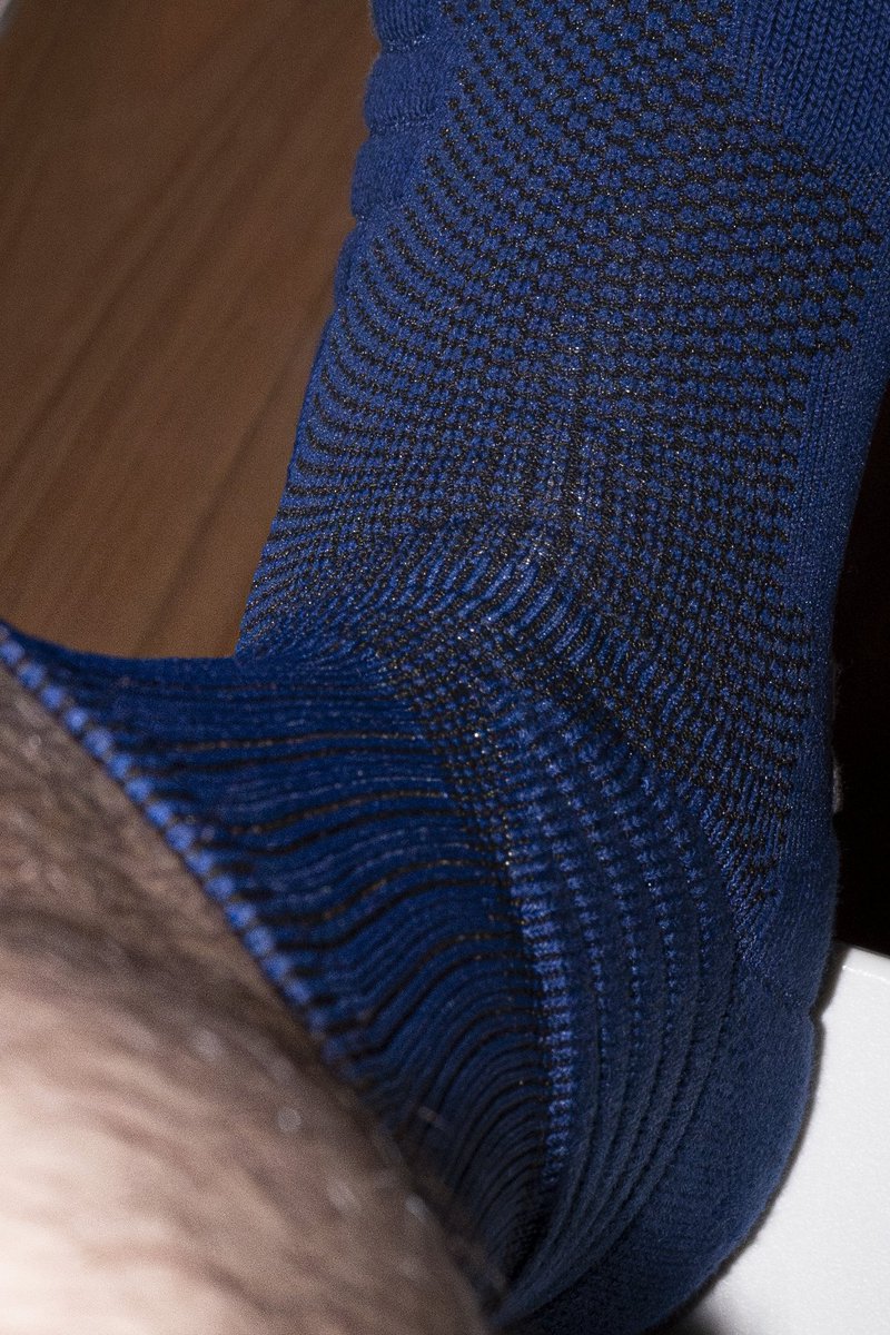 hhhgcgvg's tweet photo. 这双真的骚啊
#socks  #粗腿 #腿毛 #sneaker https://t.co/vRuwQ7ZNCQ