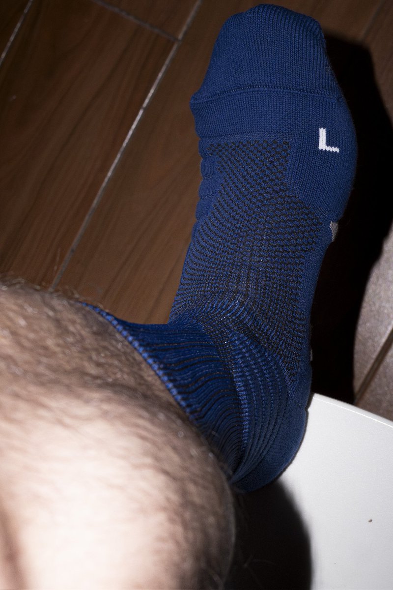 hhhgcgvg's tweet photo. 这双真的骚啊
#socks  #粗腿 #腿毛 #sneaker https://t.co/vRuwQ7ZNCQ