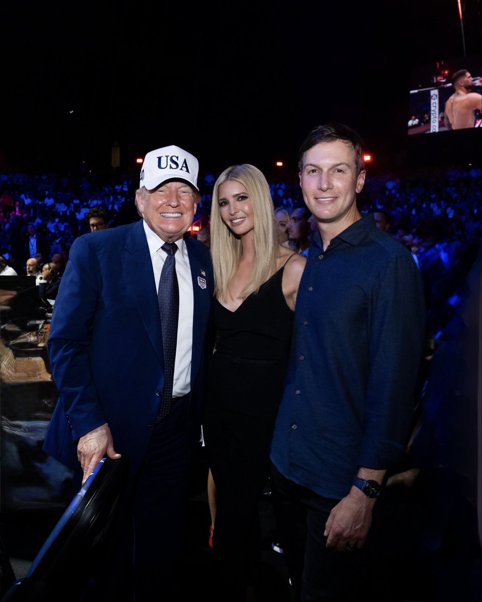 IvankaTrumpQRVX's tweet photo. ♥️🇺🇸 https://t.co/tSzSzbWriw