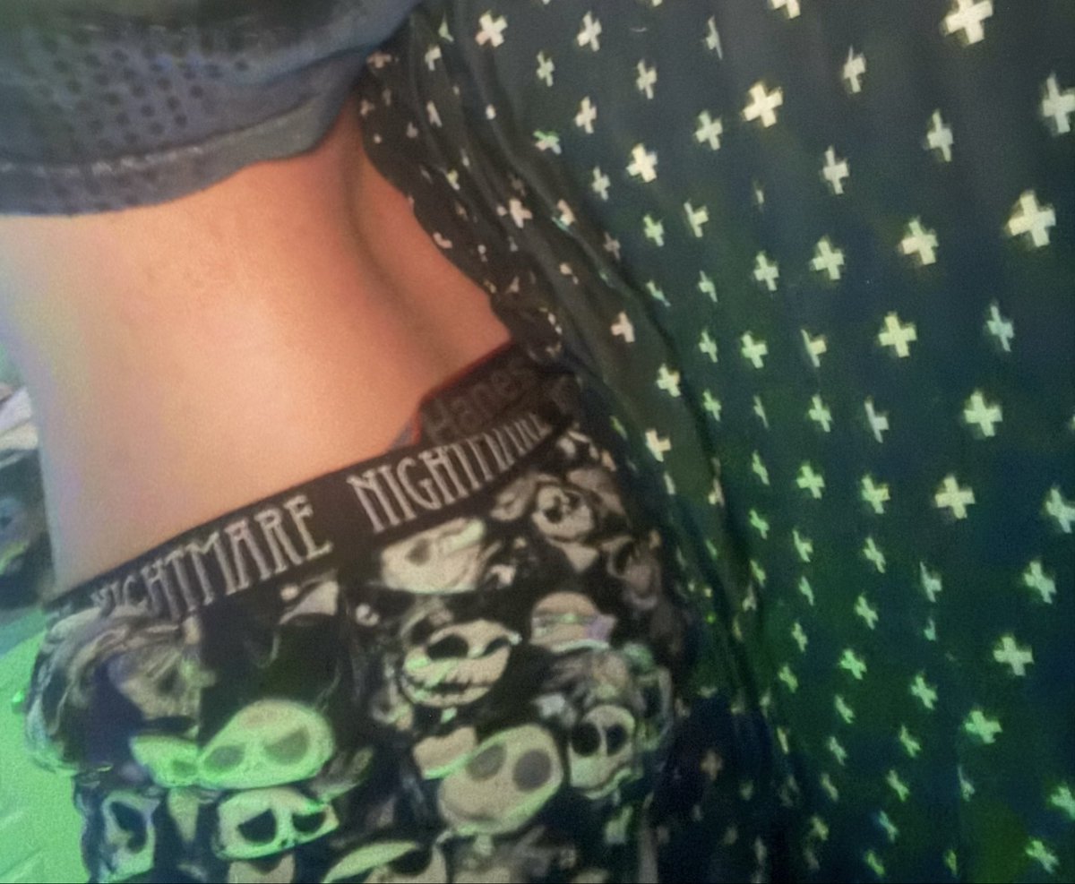latextortures's tweet photo. two of my fav photos #femboy https://t.co/eWspp77qzo