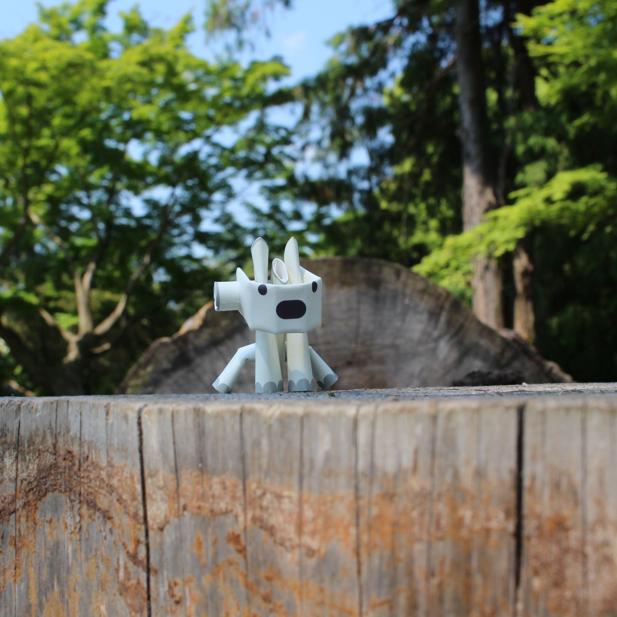 PIPEROID_jp's tweet photo. 今日はここで、ひと休み。🐝🌿
丸太の上にちょこんと座るパイプロイドのハチ。
森の中をお散歩していたら、お気に入りの場所を見つけたみたいです。
何気ない風景の中にも、小さな発見や癒やしが隠れています。
みなさんなら、このハチにどんなひと言をかけますか?✨
#パイプロイド #PIPEROID https://t.co/ylXQ2qlMiO