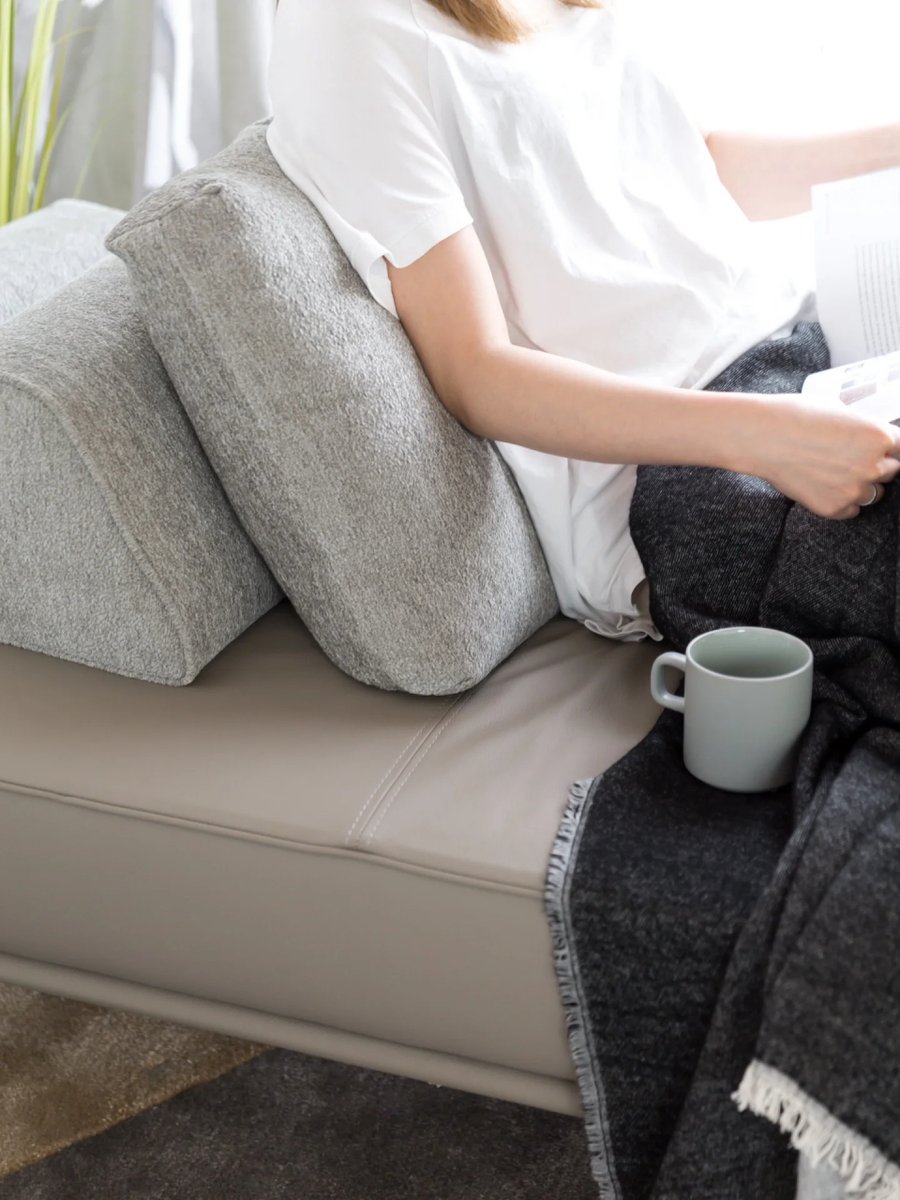 kirsd161938's tweet photo. Rainy Sunday with my little buddy: hot cocoa, silly songs, and cozy snuggles on the couch. Perfect little bits of joy https://t.co/ETopf0QnX7