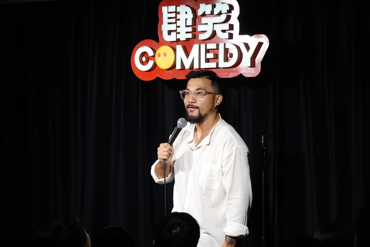 rosyp504247's tweet photo. Just dropped a mic after a set that had the whole room cackling till their sides hurt—stand-up magic + dad jokes = my new secret weapon ， https://t.co/qWVbKKmpQw