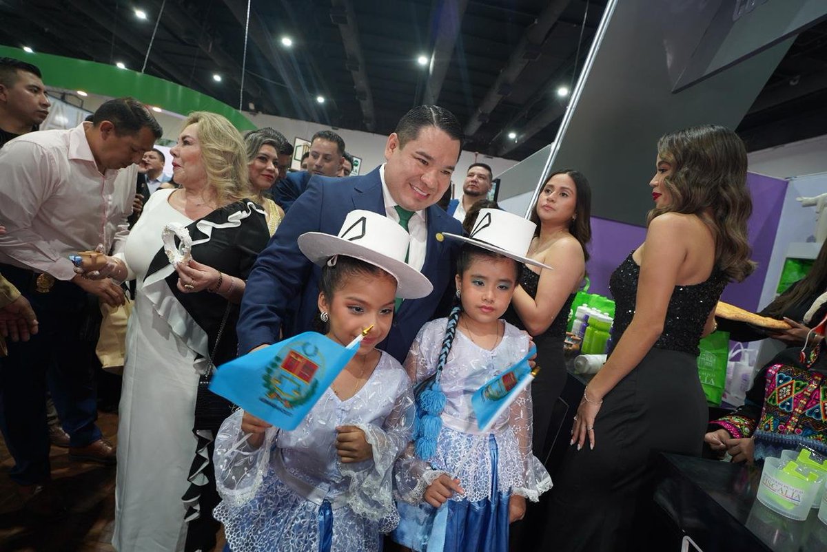 FGE_Bolivia's tweet photo. 📍 EL MINISTERIO PÚBLICO LE MUESTRA A BOLIVIA EL ROSTRO TECNOLÓGICO DEL ECOSISTEMA ROMA, ARGO Y LEY Nº1636 EN LA EXPOCRUZ 2026

https://t.co/bcxokNxH8f
#EcosistemaROMA
#MinisterioPúblicoBolivia
#RogerMariacaFiscalGeneral https://t.co/mxtg9AEzBE