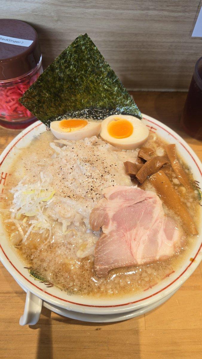 __PRiNCExx's tweet photo. 背脂ラーメン チャッチャ亭
東京都渋谷区道玄坂2-25-5 島田ビル 1F

★背脂味玉ラーメン 大盛

#背脂ラーメンチャッチャ亭 
#ラーメン #拉麺 #ラーメンインスタグラム #麺スタグラム #麺活 #麺テロ #ラーメン部 #ラーメンパトロール #まんまニンニク #ラーメン好きな人と繋がりたい https://t.co/NaVSIHLHeI
