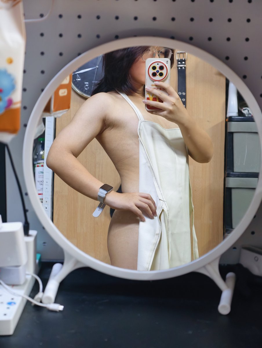 NanNan021203's tweet photo. 裸体围裙好涩哦
#femboy #伪娘 #fyp #裸体 #nake https://t.co/tFnLuy8J0o