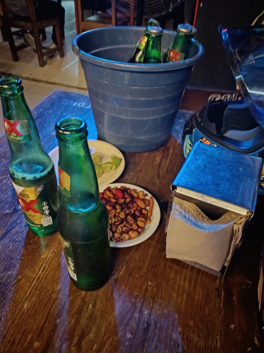 ku58946's tweet photo. Alguien la noche apenas empieza🥵🥴 @AgelPiste659 https://t.co/wqeUgC9myy