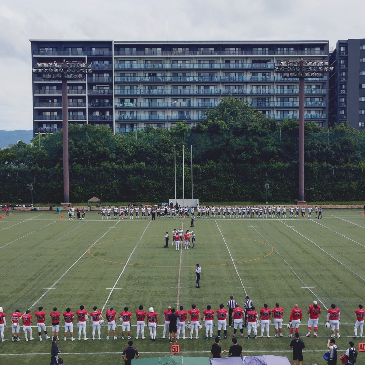 oc_comie's tweet photo. #鶴見緑地球技場
#XLeague1 #West
#アズワンブラックイーグルス
#TRIAXISJSTARS
アズワンのレシーブから。
しっかしあのマンションはここの試合丸見えやな。 https://t.co/7kEXLk2sVR