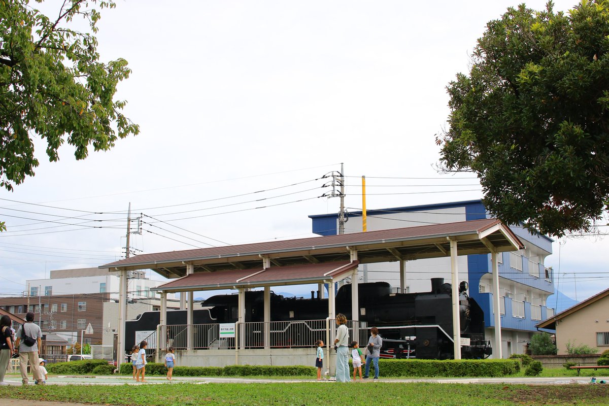 d07soe's tweet photo. D51 724号機

渋川駅徒歩5分の駅前児童公園に保存・展示

すぐ横に水遊び場がある
それに子供の人気を取られている様にも見えちゃう標準デゴイチ
ここも立派な屋根とホームの様な物が
点字ブロックがあるのは珍しい
たまに駅にやって来る友達の代わりに毎日子供と遊んでいるのだ

#保存車両
#デゴイチ https://t.co/NE4bwwvkpd