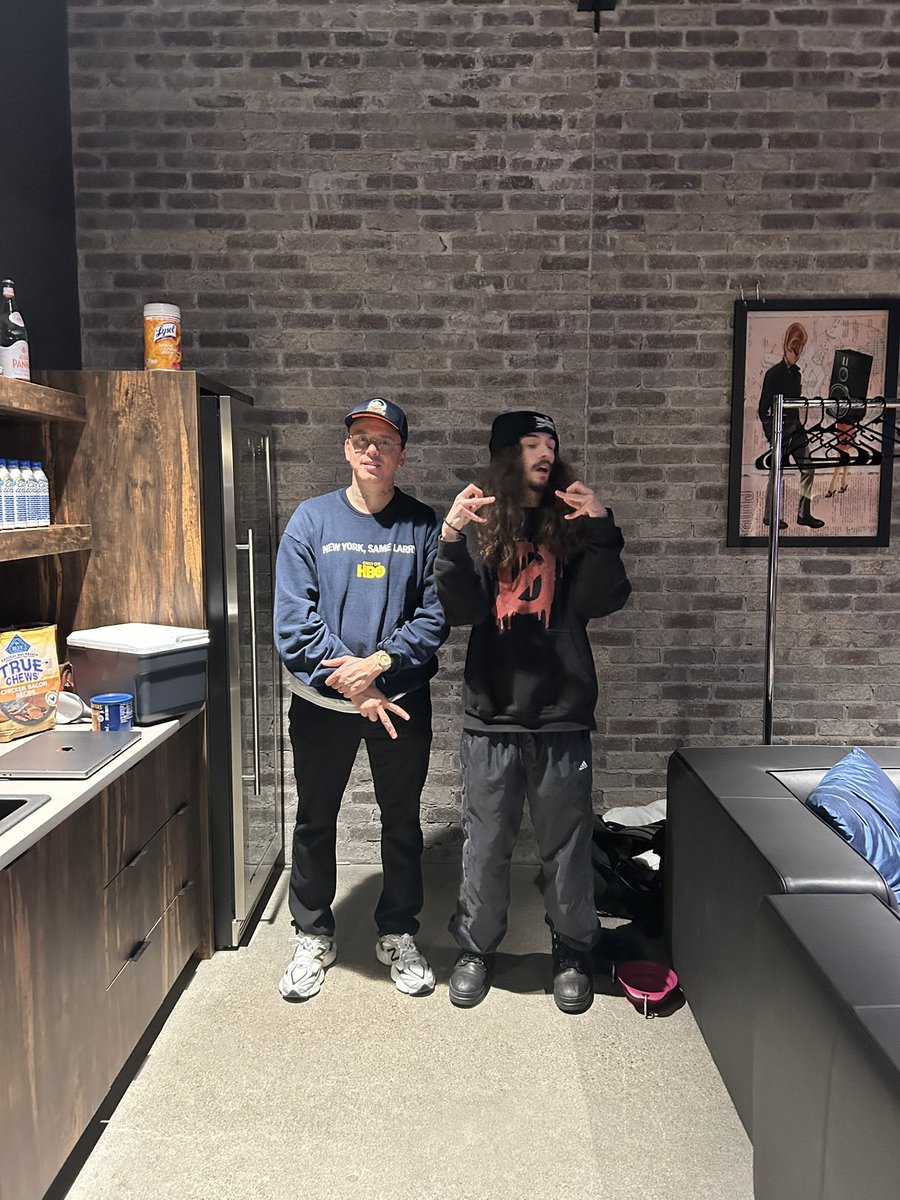 FittsBryce's tweet photo. First person to ever cross Ø’s with Logic https://t.co/3wOEc57qJe