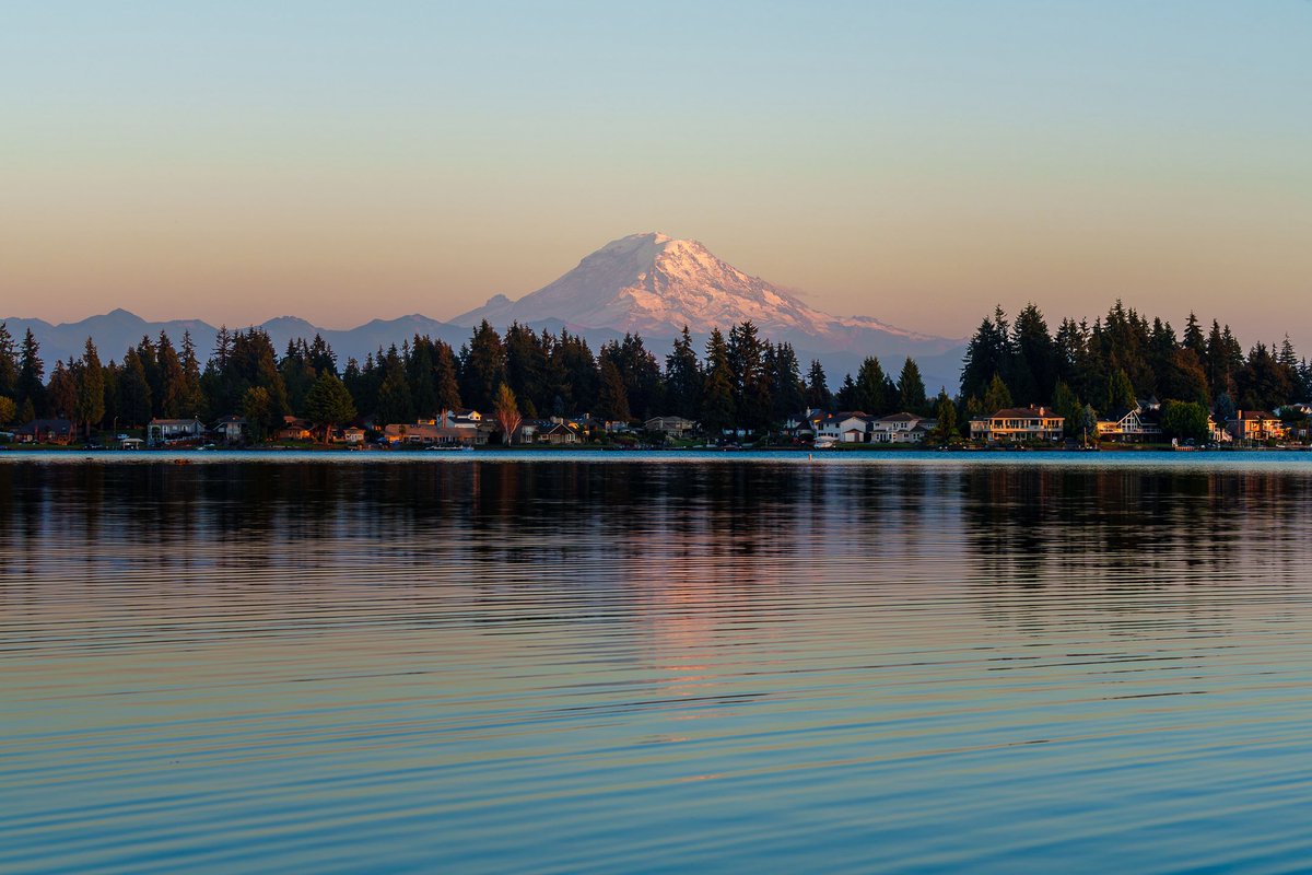 PaulMarcoe's tweet photo. The mountain was OUT today! #washingtonstate #seattle #tacoma #mountrainier https://t.co/yMawBRAjCa