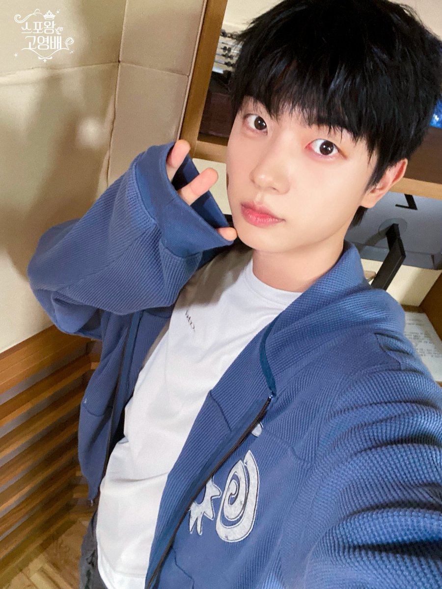 spokingko's tweet photo. 스포왕 고영배 오늘 방송 세줄 스포🎸💜

1. 원위 강현 “800만뷰 터진 무대 영상? 
솔직히 입에 피크 물면서 의식해”
2. 안정형 강현이 불안할 때 찾아가는 멤버는? 
3. 스포왕과 스포왕 제작진은 서로 얼마까지 
빌려줄 수 있을까? https://t.co/LsBEcYk4eJ