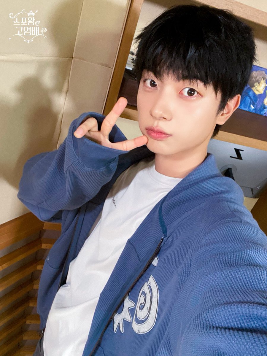 spokingko's tweet photo. 스포왕 고영배 오늘 방송 세줄 스포🎸💜

1. 원위 강현 “800만뷰 터진 무대 영상? 
솔직히 입에 피크 물면서 의식해”
2. 안정형 강현이 불안할 때 찾아가는 멤버는? 
3. 스포왕과 스포왕 제작진은 서로 얼마까지 
빌려줄 수 있을까? https://t.co/LsBEcYk4eJ