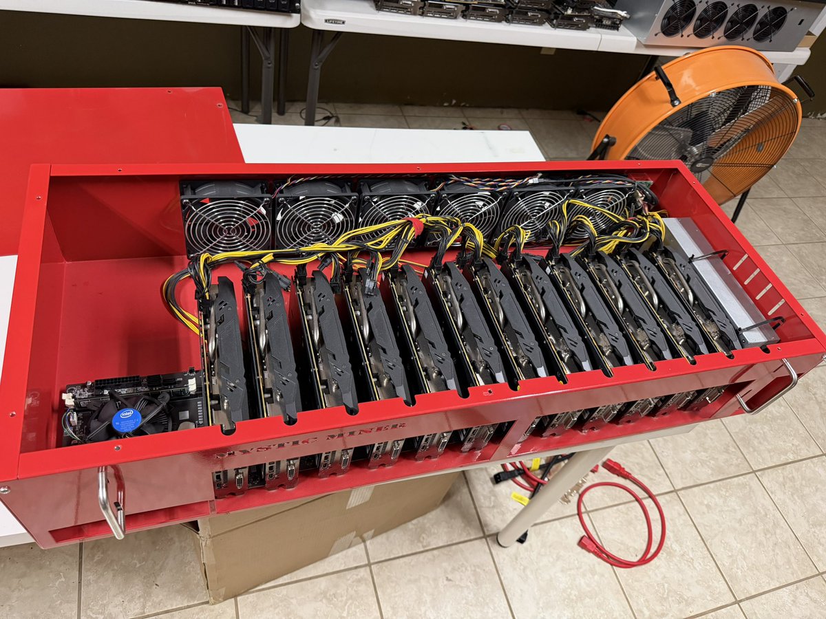 RedPandaMining's tweet photo. Throwback… who wants some RX 580’s? Lmao https://t.co/HNbeEFwipe