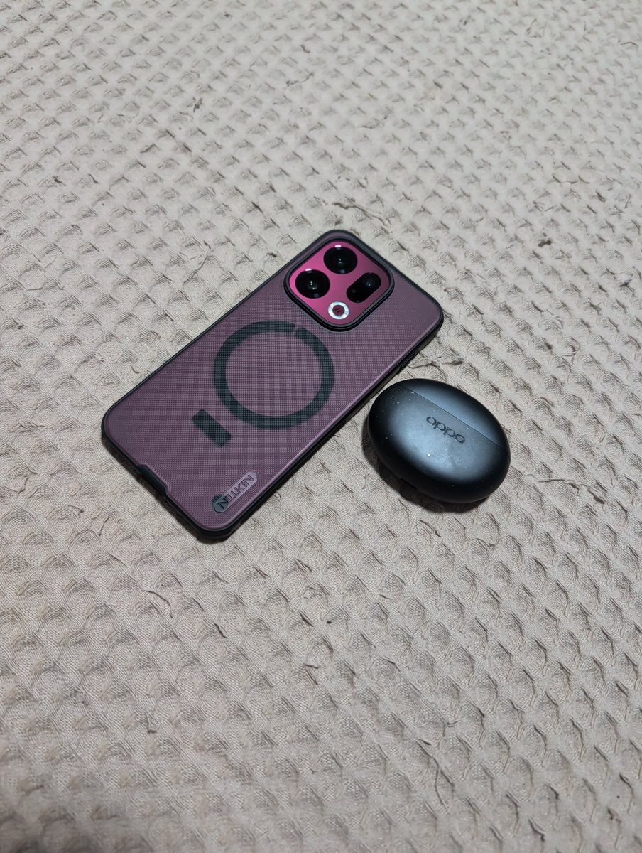 pigkkf's tweet photo. I'm Oppo fan now. Fuck Google pixel.
#oppo #pixel #googlepixel #google https://t.co/PhvDJNp2xv