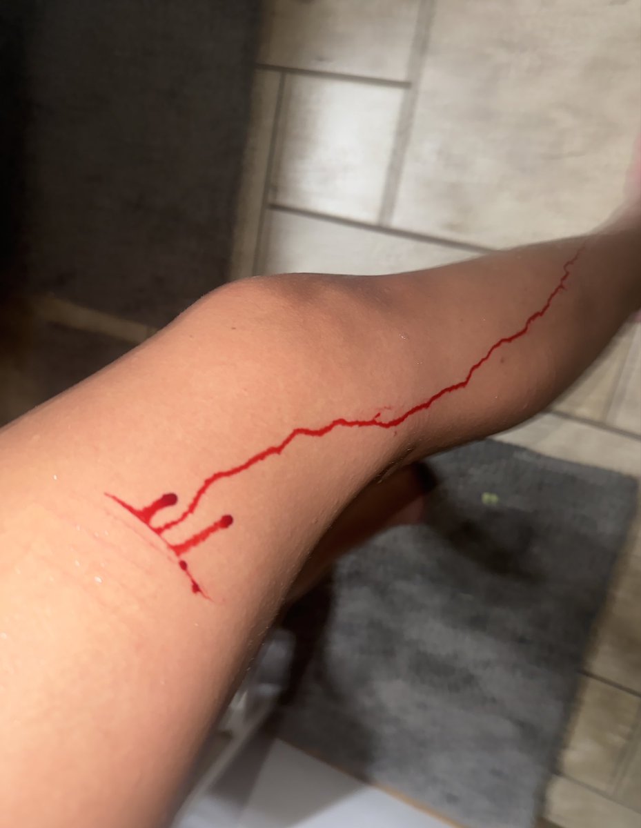 rubylevelledup's tweet photo. bb cut sesh :3 i love cutting in the bath
#shtwt #slittwt #shedtwt #fruitninja #slashflash #sh https://t.co/v0RYa5ClUc