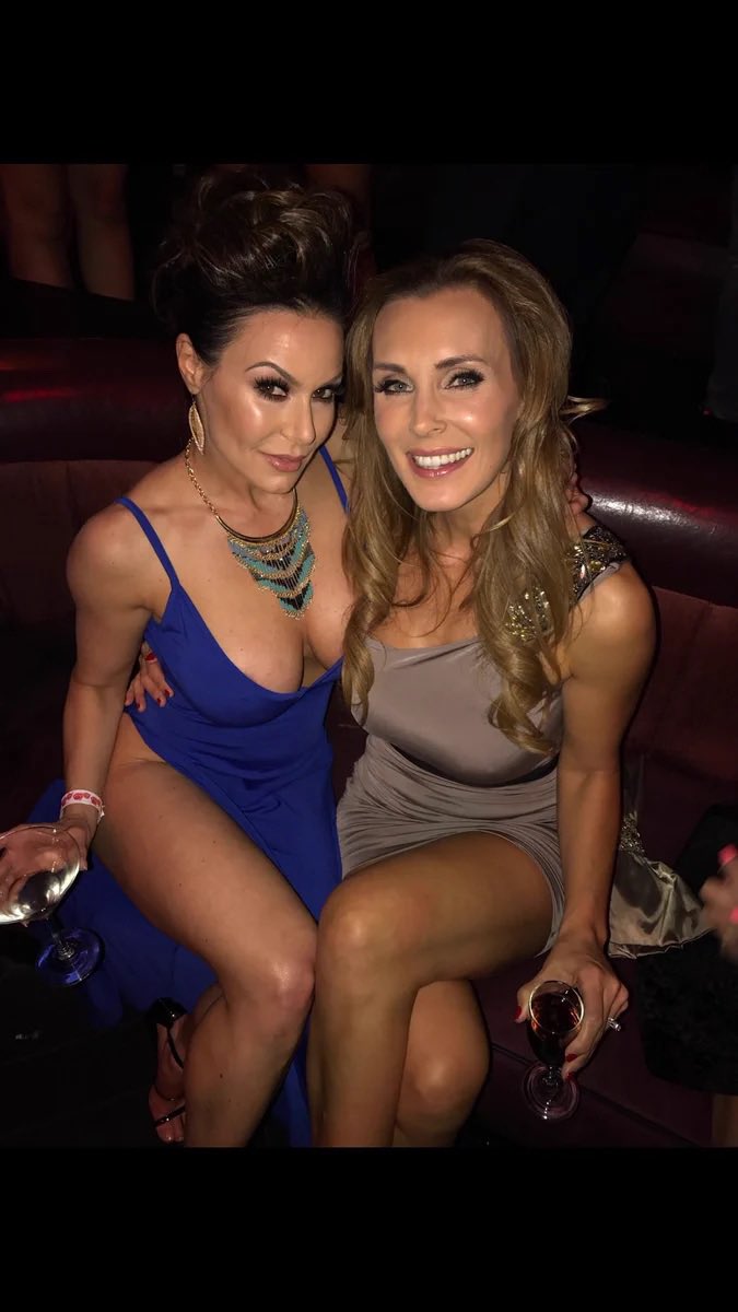 KendraLust's tweet photo. #Flashback Friday 😻🙌🏻 can u guess who i am kissing &amp; who got a free feel and grabbed my butt :) https://t.co/yZyDBm3XUC