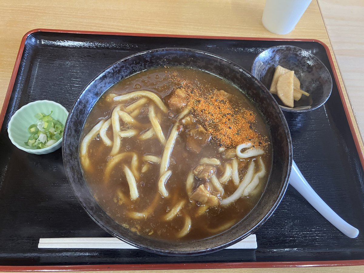 y_ring_h's tweet photo. 地味にカレーのクオリティが高くてびっくりするね。できれば一口ご飯がオプションであると嬉しいかも。(ここはご飯物のメニューは無いので叶わぬ夢なのだが) https://t.co/jAcdrzAcLk