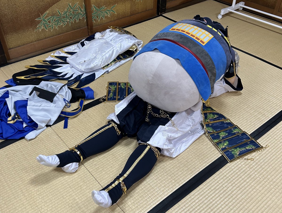 shei_kimetsu_23's tweet photo. *

🌙:鶴や、起きるのだ。
　  団子を食おう。

🕊️:わかった、わかったから退いてくれ、重い…！

🌙:あなや……

ーーーーーーーーーーーー

📸晴臣さん　@haruomi74

#帰ってきたデカ近本丸0913 https://t.co/cTbYocRNUz