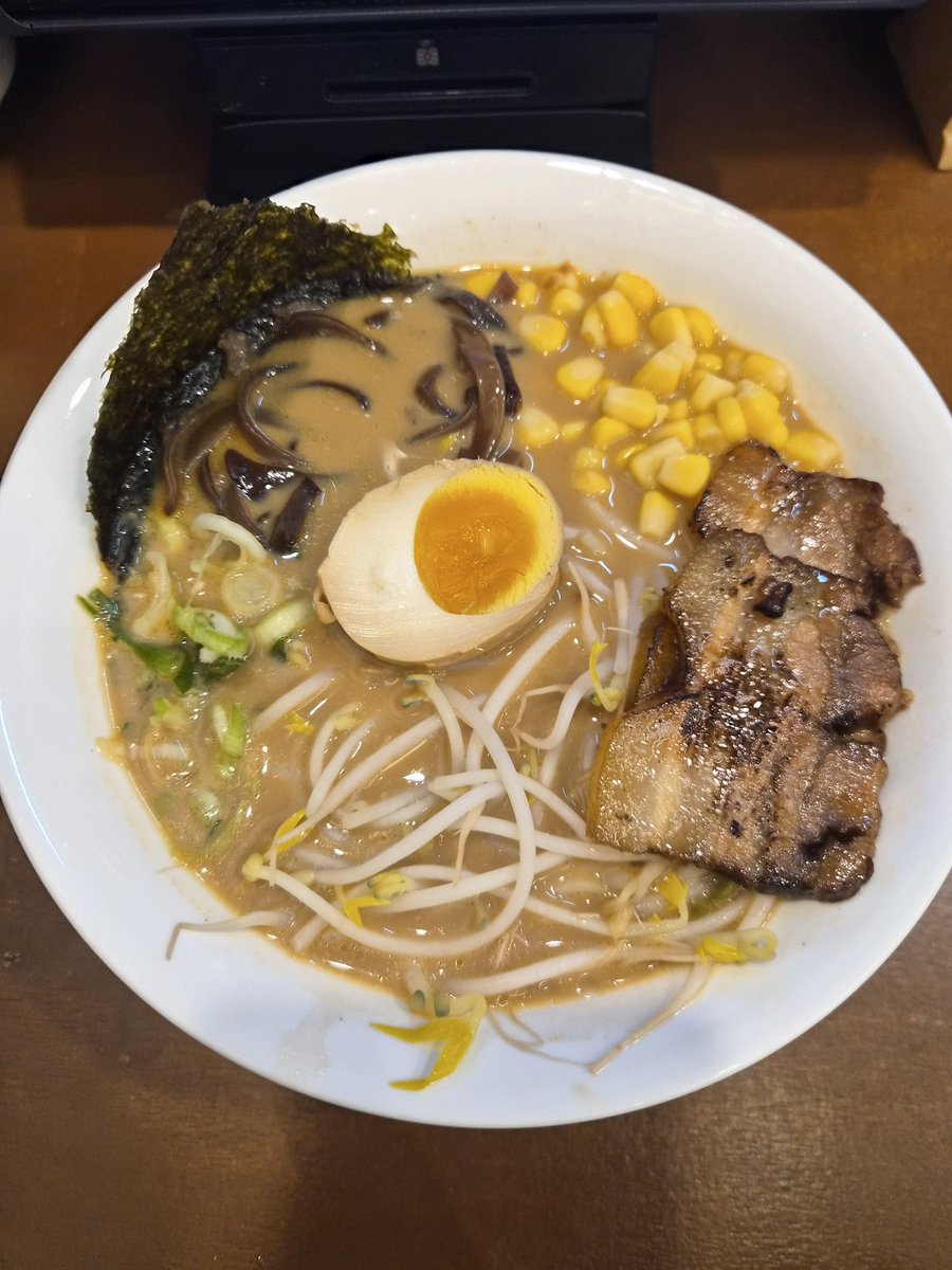 ebi202705's tweet photo. 悪阻がないから今日はラーメン食べて来た！エネルギーチャージ💪 https://t.co/yfkIuLK8ZN