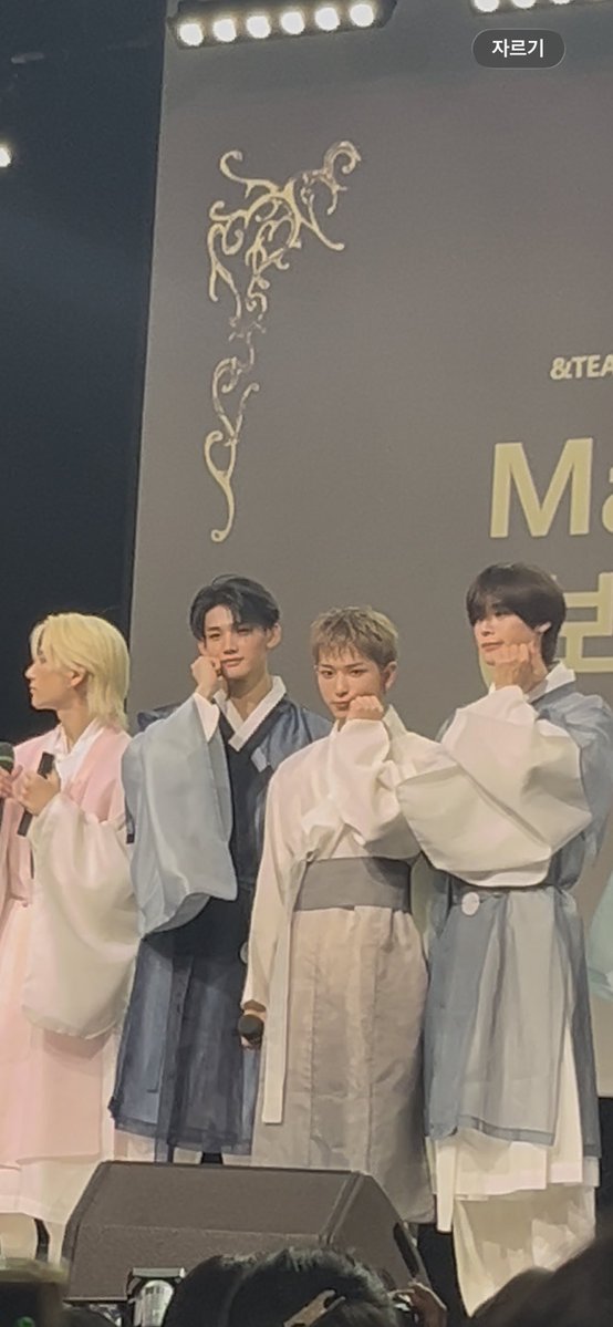 jo_dungi's tweet photo. 내 죠아즈 볼찌빵너무귀여워서터트릴거임…. https://t.co/ABzrqjypX0