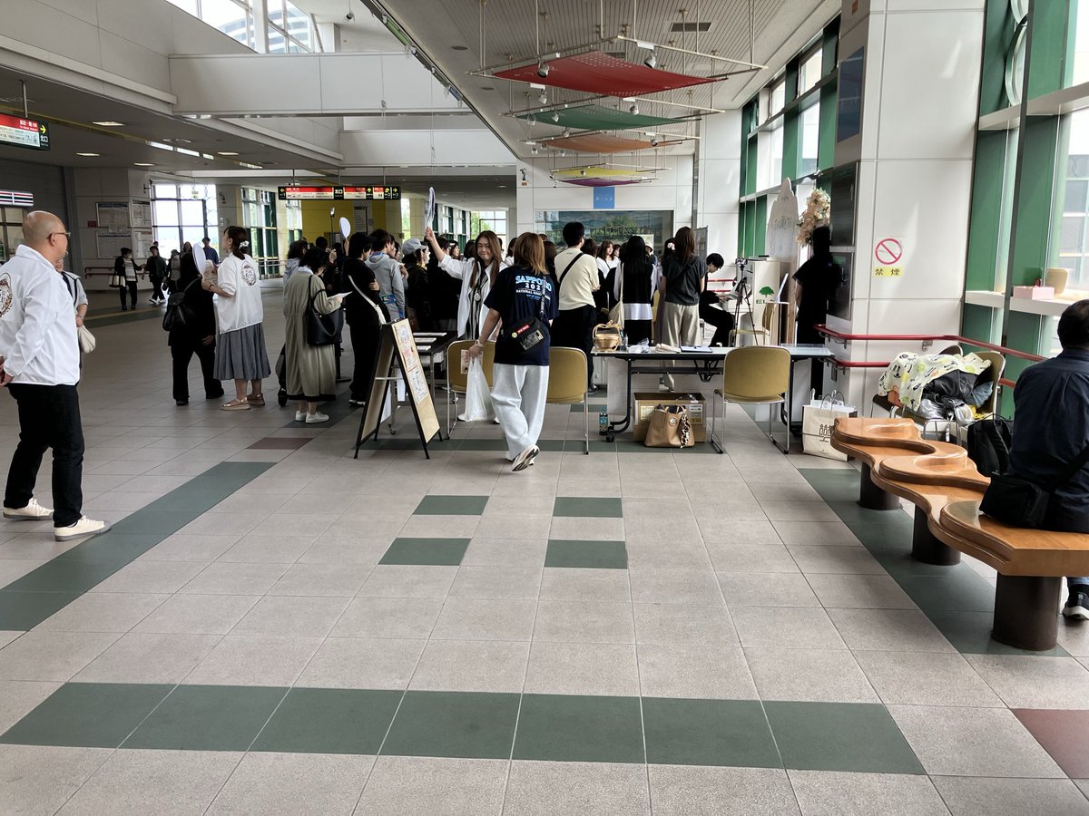 hmf2018's tweet photo. ていね駅ピアノでは北海道楽器商組合ピアノアンバサダーのふみさんが演奏中です！ https://t.co/OJAPudiXpb