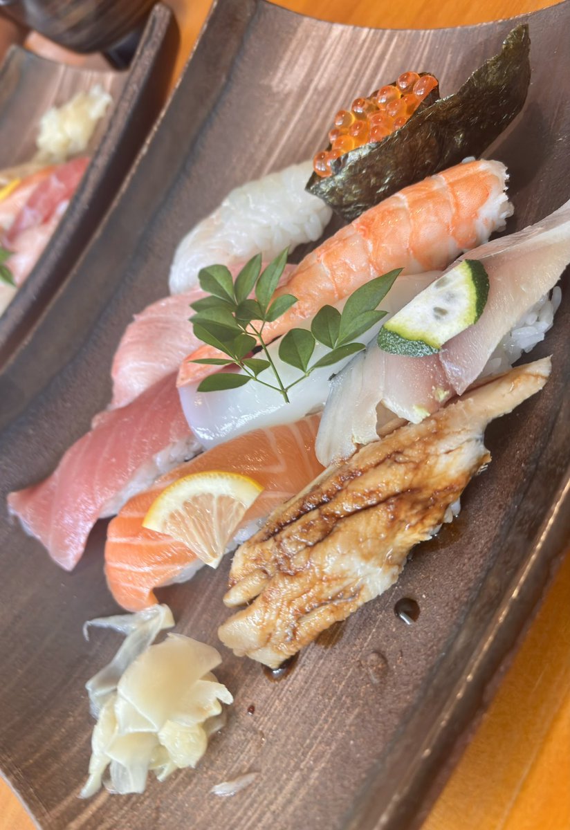HIROKUN2004's tweet photo. お昼はお寿司🍣 https://t.co/nefdAAycUw