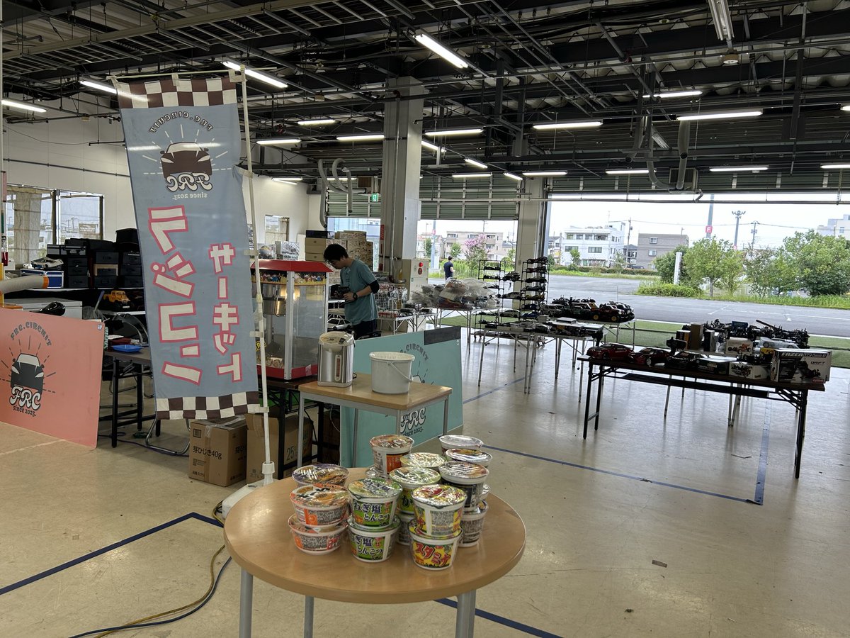 frc_safe_drive's tweet photo. ラジコン走行の合間に、特設のラジコンショップをご覧頂けます♪
新品から中古まで、多数取り揃えておりますので是非ご覧下さいませ☆
ご相談も大歓迎でございます🎵

#FRC
#ラジコン
#イオンモールむさし村山
#ラジコンサーキット https://t.co/Ns17kYm9iU