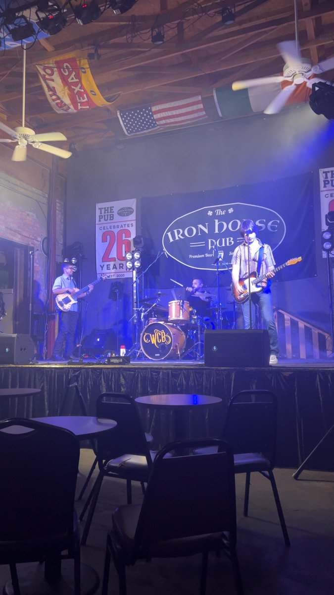 JPUATX's tweet photo. Heartbreaking to find an amazing live band and there’s fucking no one here lmao https://t.co/fb9nXzD0rS
