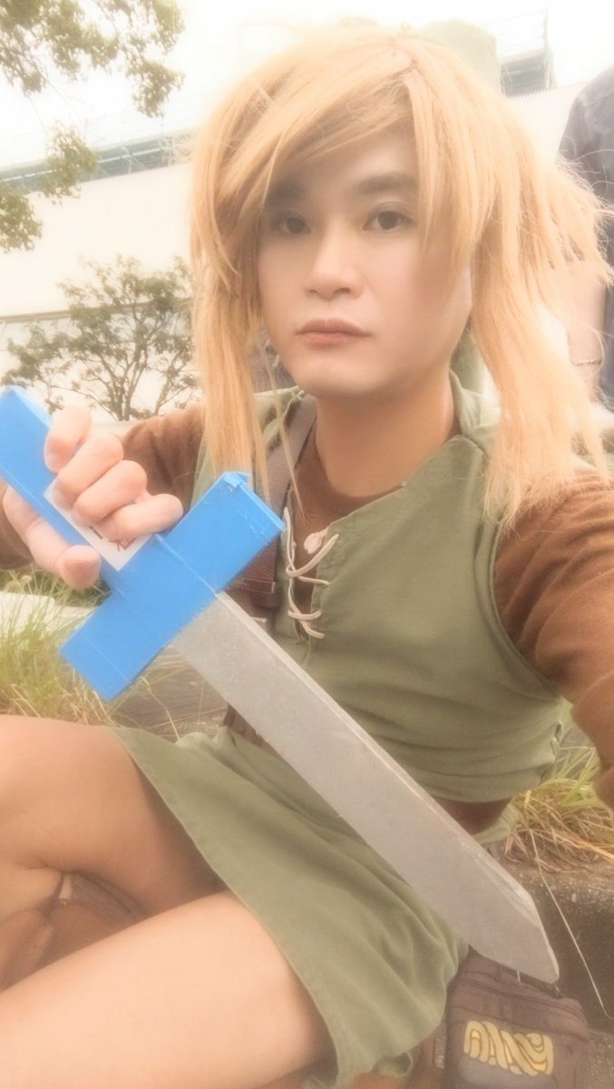 kinshina's tweet photo. #TGS2026
#TGS2026コスプレ
剣はTGS仕様(48cm)
コスエリア西(9ホール外 ) https://t.co/9HnDYpWL51