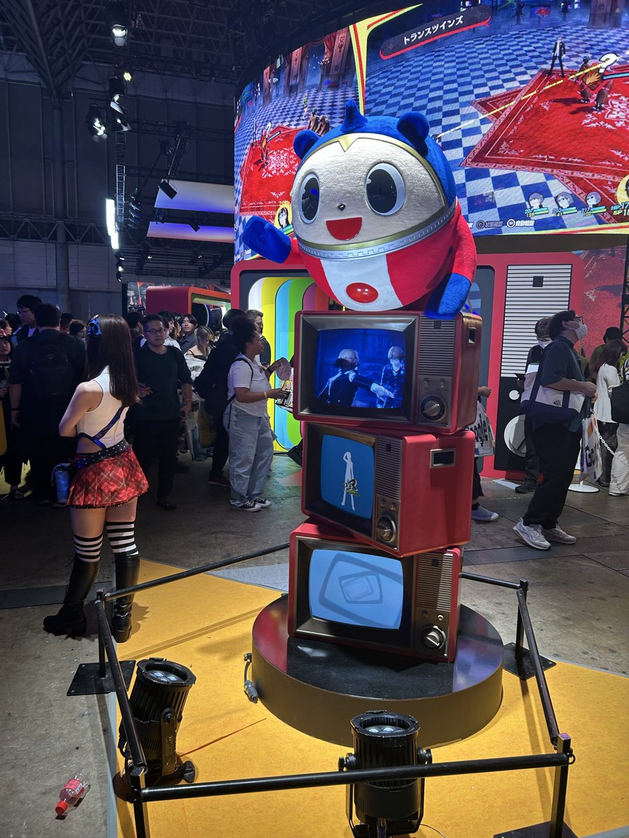 a_new_track's tweet photo. マヨナカテレビとかっこいいイザナギも撮れて満足
初めて発売日で買ったペルソナが4なんすよ、セブンイレブンのポストカードセットのやつ予約して買った中学時代… https://t.co/2AH6MSJiqH