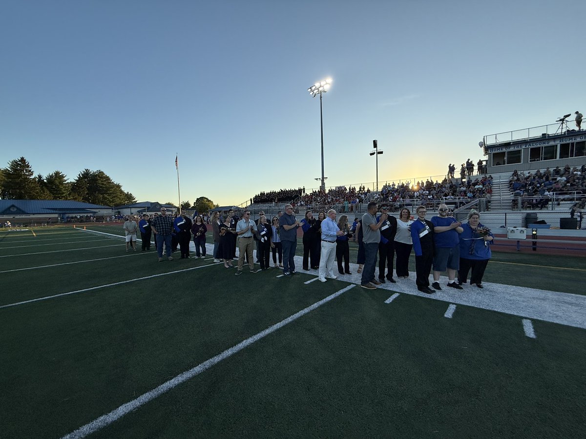 cedarcrestband's tweet photo. We appreciate all of the work done by these SENIORS! Great teamwork and focus. Happy to celebrate YOU! #Classof2027 #seniorrec #seniors #ccmb26 #yeahband #deliveracrusher https://t.co/dS0Upj44Ma