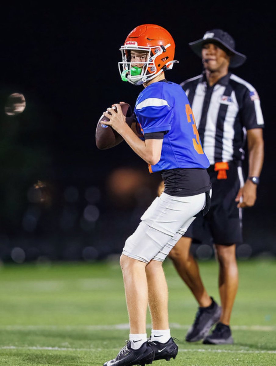 SamMaverick_22's tweet photo. Week 2 📸📸  @GOaksFootball @FiveStarGQB https://t.co/6AU6DhLzBp