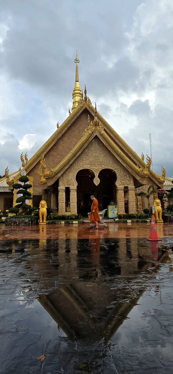 WoW_WeWorld's tweet photo. เข้าวัด ฟังธรรม✅️
ฝนตก หลบฝนในวัด✅️✅️✅️✅️✅️

🫴วันที่มีฝนตกใหญ่ใหญ่  ที่ #วัดป่าใหญ่  #อุบลราชธานี https://t.co/6dpHXwOlhY
