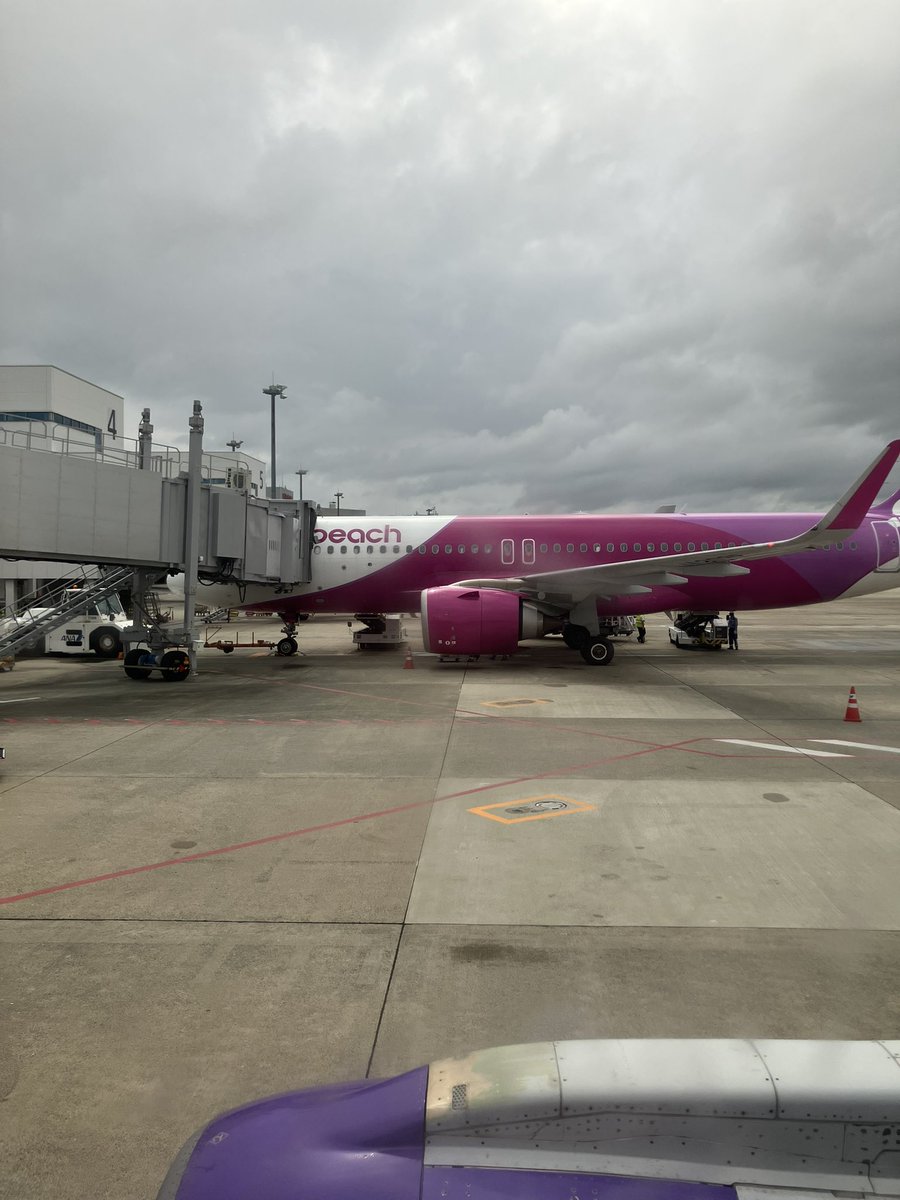 konbini76's tweet photo. 初飛行機に多分初コーヒーに初機内食？に初静岡きた https://t.co/In6XmDxjXl